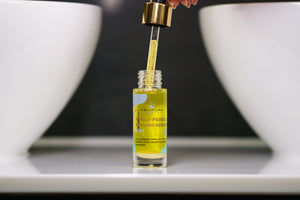 SolyPure Cosmetics – HYALU-PEARLS – Darstellung des pflegenden Serums für die Haut